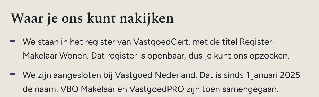 Het blok op de voorbeeldsite waarin het kantoor vertelt in welke registers het staat en bij welke vereniging het is aangesloten