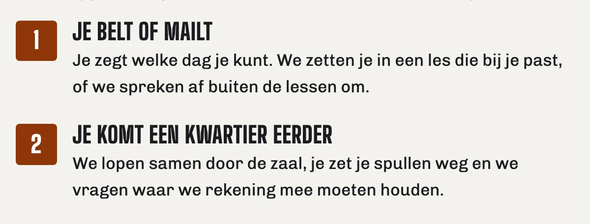 Een genummerde stap van een proefles op de voorbeeldsite, met uitleg eronder